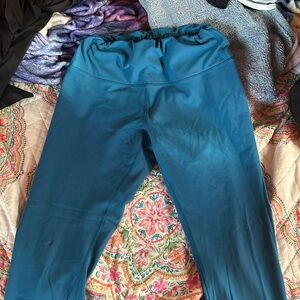 Lululemon Wunder Train Leggings 28” size 14 color capri